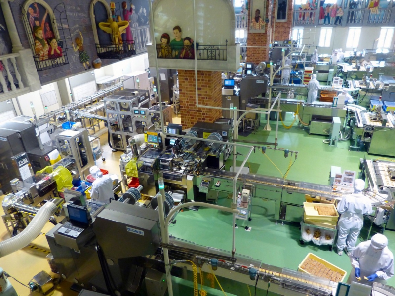chocolaterie-ST ETIENNE DE TINEE-min_japan_sapporo_chocolate_factory_label_packaging_cookie_machine_operators-961509